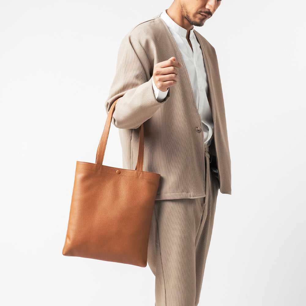 シュリンクレザー 薄マチA4縦長 マグネットボタン付き ミニトート