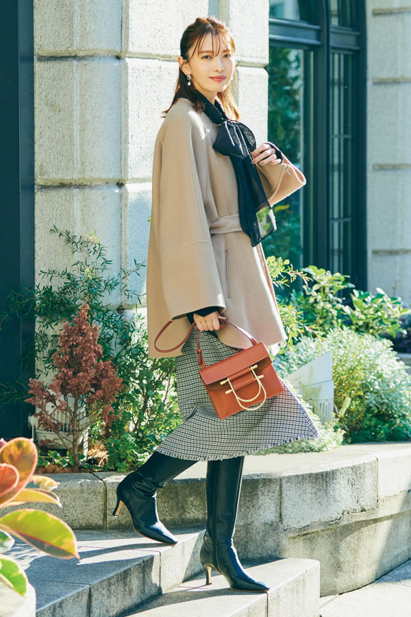 えっ、「ケープコート」ってこんなに着回せるの!?アレンジコーデを4