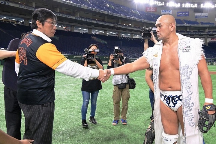 2004.7.10東京ドーム大会限定小橋VS秋山GHC選手権限定2体パック