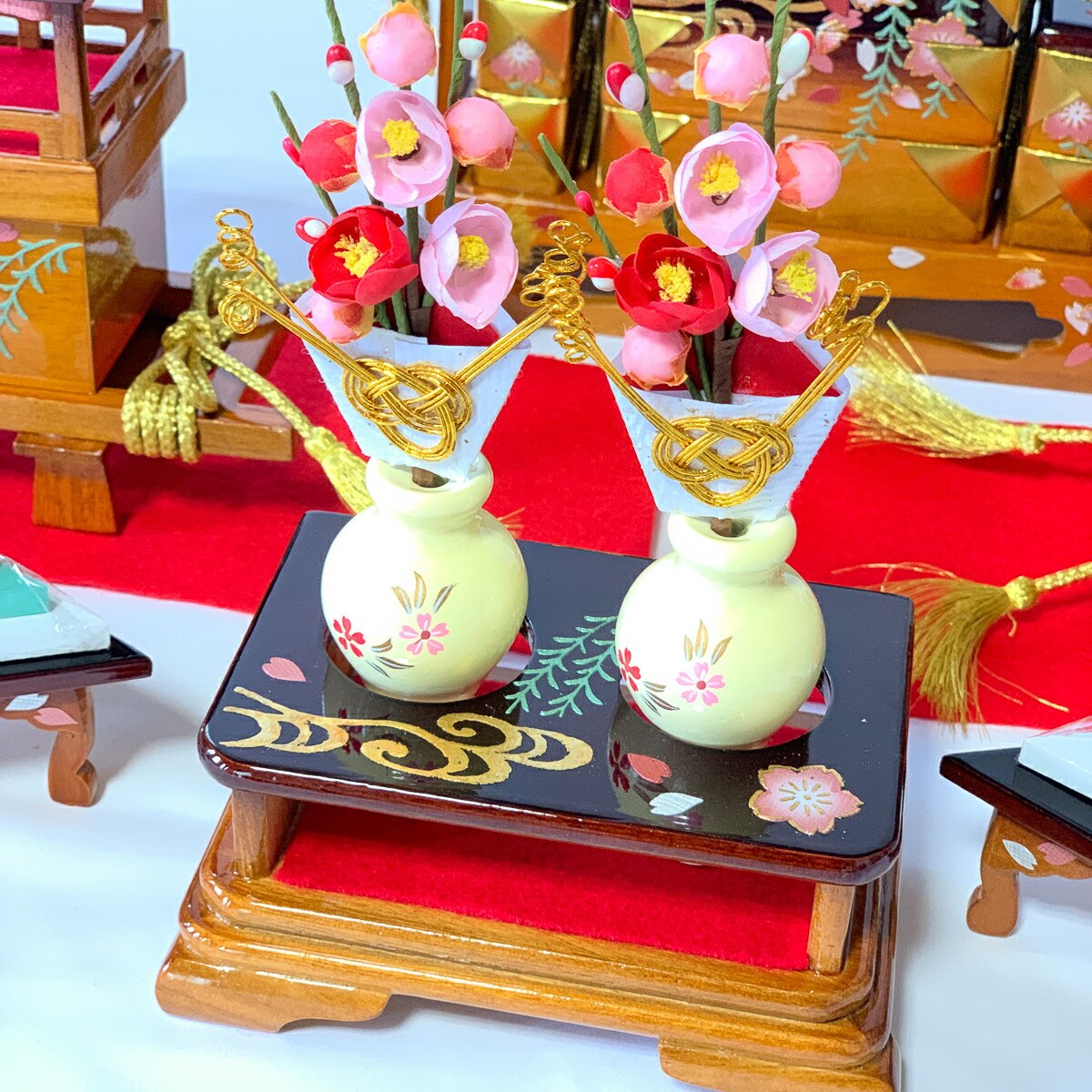 楽天市場】雛道具 雛人形 小物 6点40号家具調金彩小桜KG-401-6J口花も