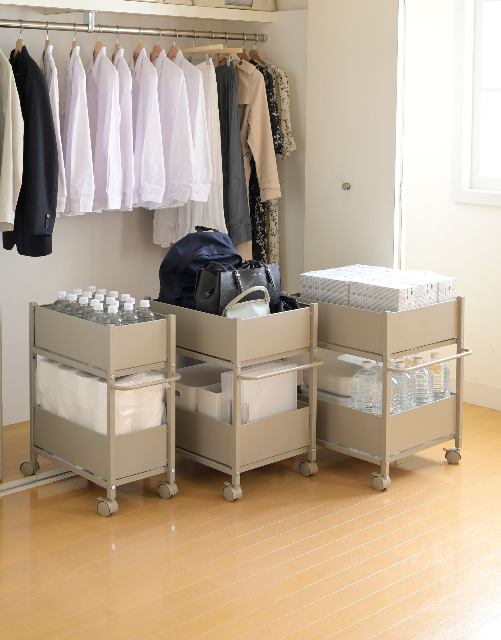 収納棚 ホワイト（高さ92×横84×奥行き34（奥行き最大37）） 収納