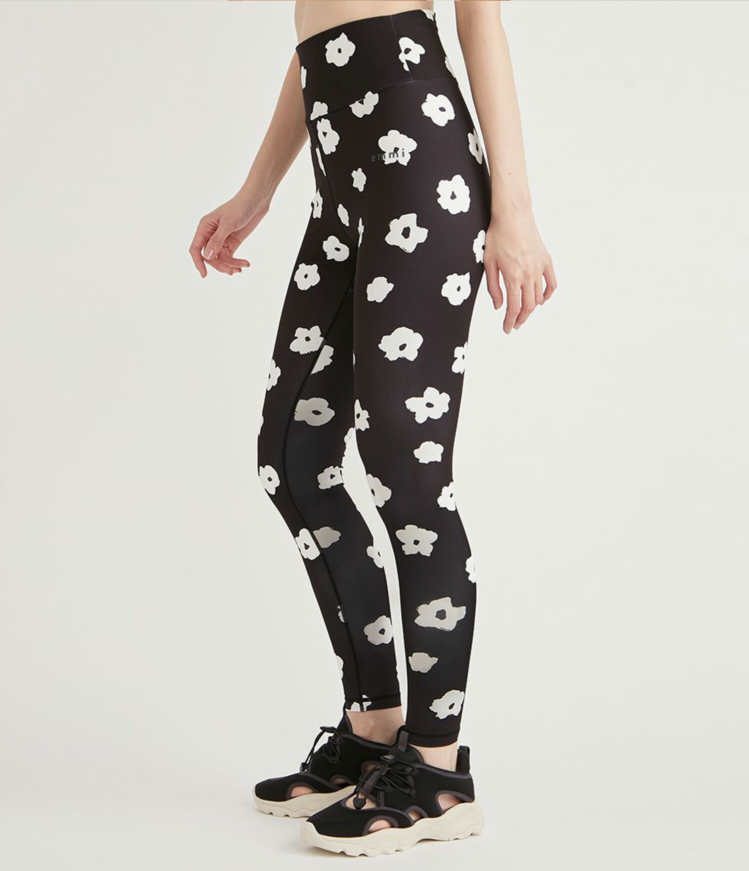 楽天市場】エミ ヨガウェア emmi WELLNESS &TRAINING キャッチー