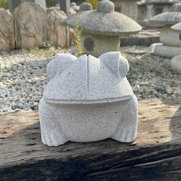 楽天市場】御影石 カエル（中）かえる 蛙 置物 置き物 玄関