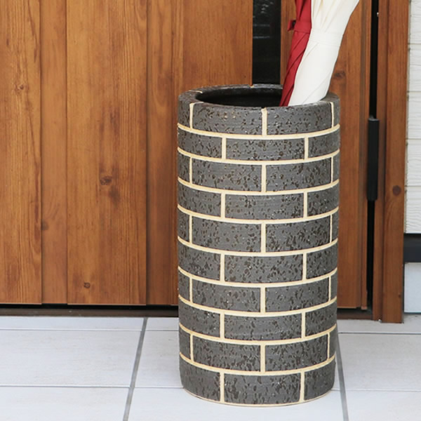 楽天市場】【ポイント10倍】信楽焼 黒レンガ風傘立て 玄関のインテリア