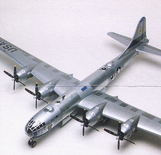 アメリカレベル B-29 スーパーフォートレス 1/48スケール 85-5711