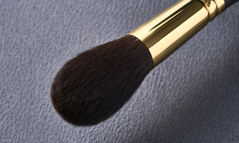パウダーブラシ 灰リスを贅沢に使用したパウダーブラシ | 化粧筆