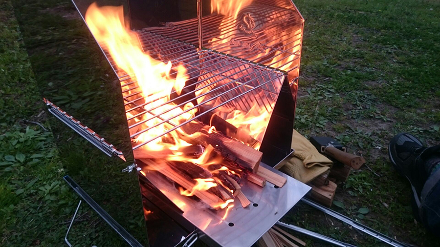 使ってみた】カマド型の焚火台の実力やいかに？！ | Akimama