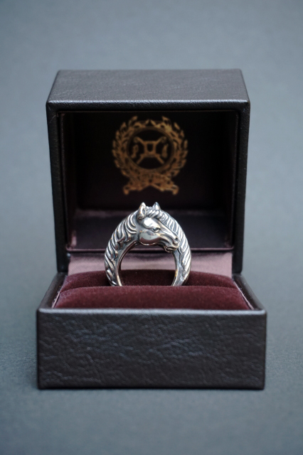 PEANUTS & Co. TWO FACE HORSE RING B.S.W. market place