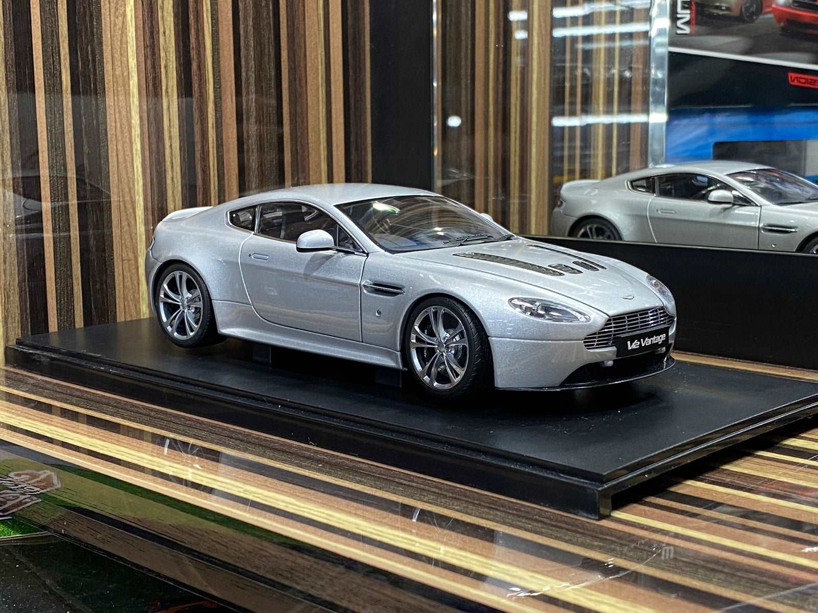 1/18 Diecast Aston Martin V12 Vantage Silver AUTOart Scale Model