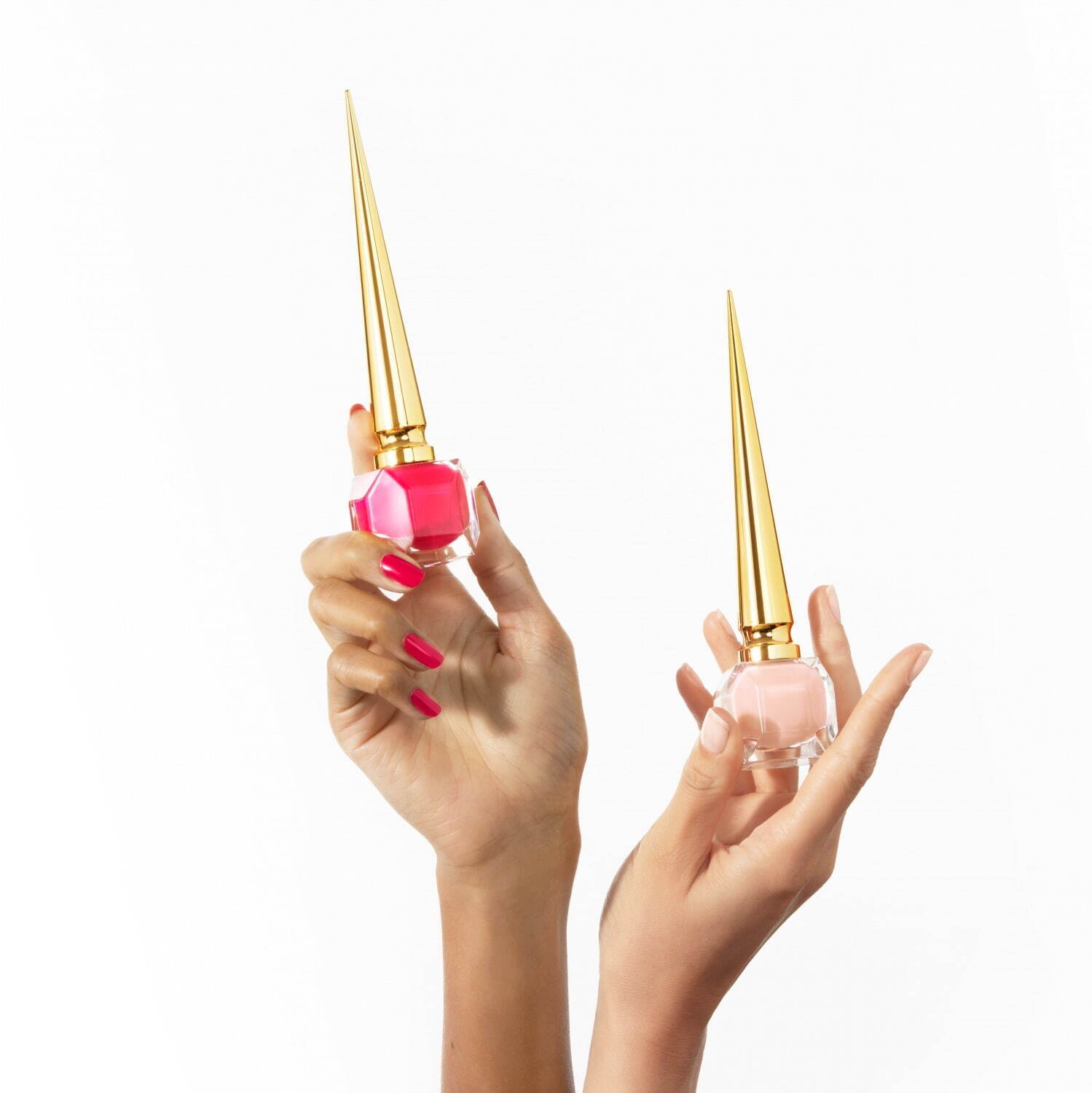 クリスチャン ルブタンのネイルカラーが23年秋に進化、“ヒールシューズ