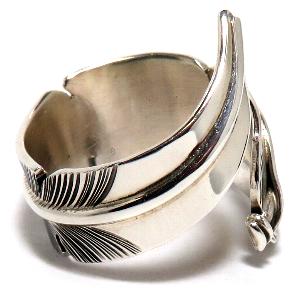 John Nelson （ジョンネルソン）作の フェザー型のリング