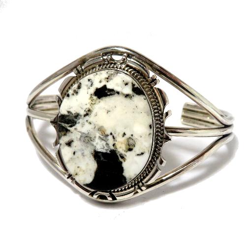 インディアンジュエリー・ホワイトバッファロー