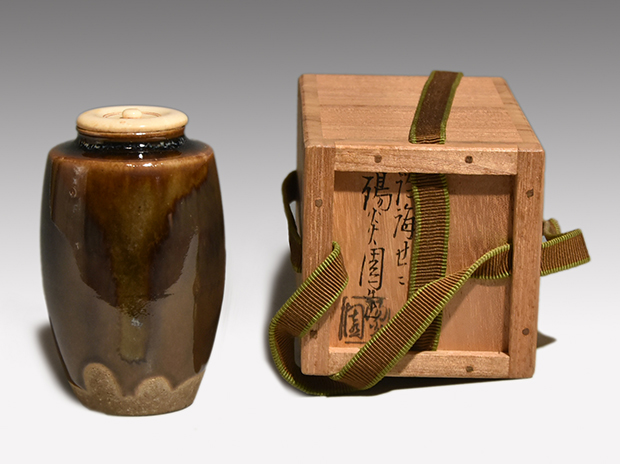 茶道具 膳所焼 淡海ぜぜ 陽炎園造 太鼓形 〆縄蒔絵 蓋置 共布共箱