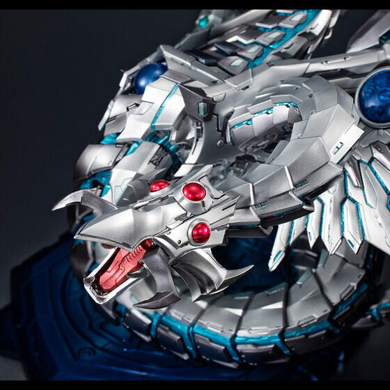 隙間から輝く光が眩しい…！「遊戯王」より「サイバー・エンド