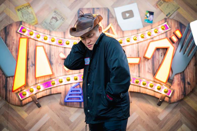 ハンバーグ師匠とコラボ！大人気コーチジャケットの第2弾が登場