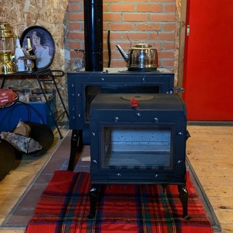 新保製作所 ミニ薪ストーブ”ROSE 脚長さん 煙突左出し ミニ薪