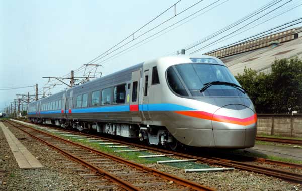 ○ JR四国 8000系特急型電車