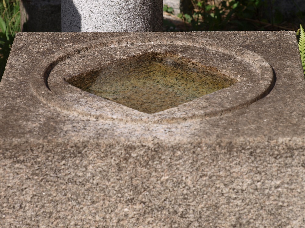 四角水鉢（本御影石）の製品案内愛知県岡崎市の石灯篭・水鉢蹲など石材