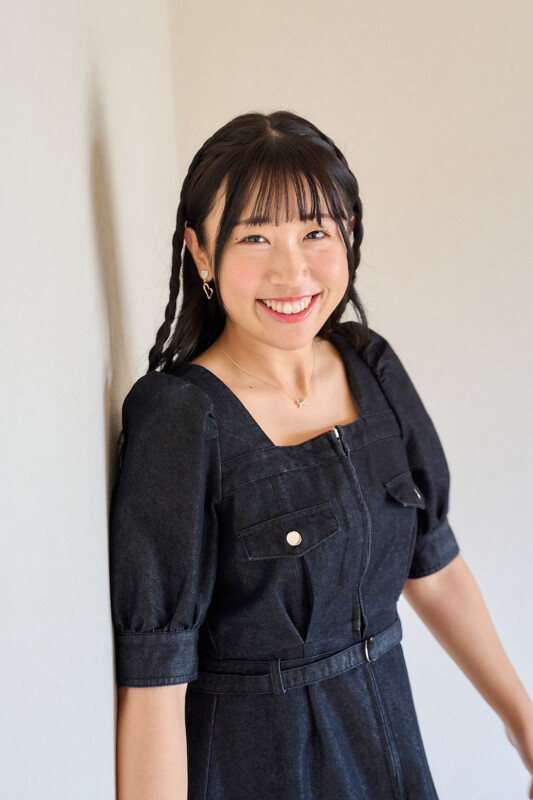 菅沼菜々、“初の写真集”が発売！全て私服で撮影 | ワッグルONLINE