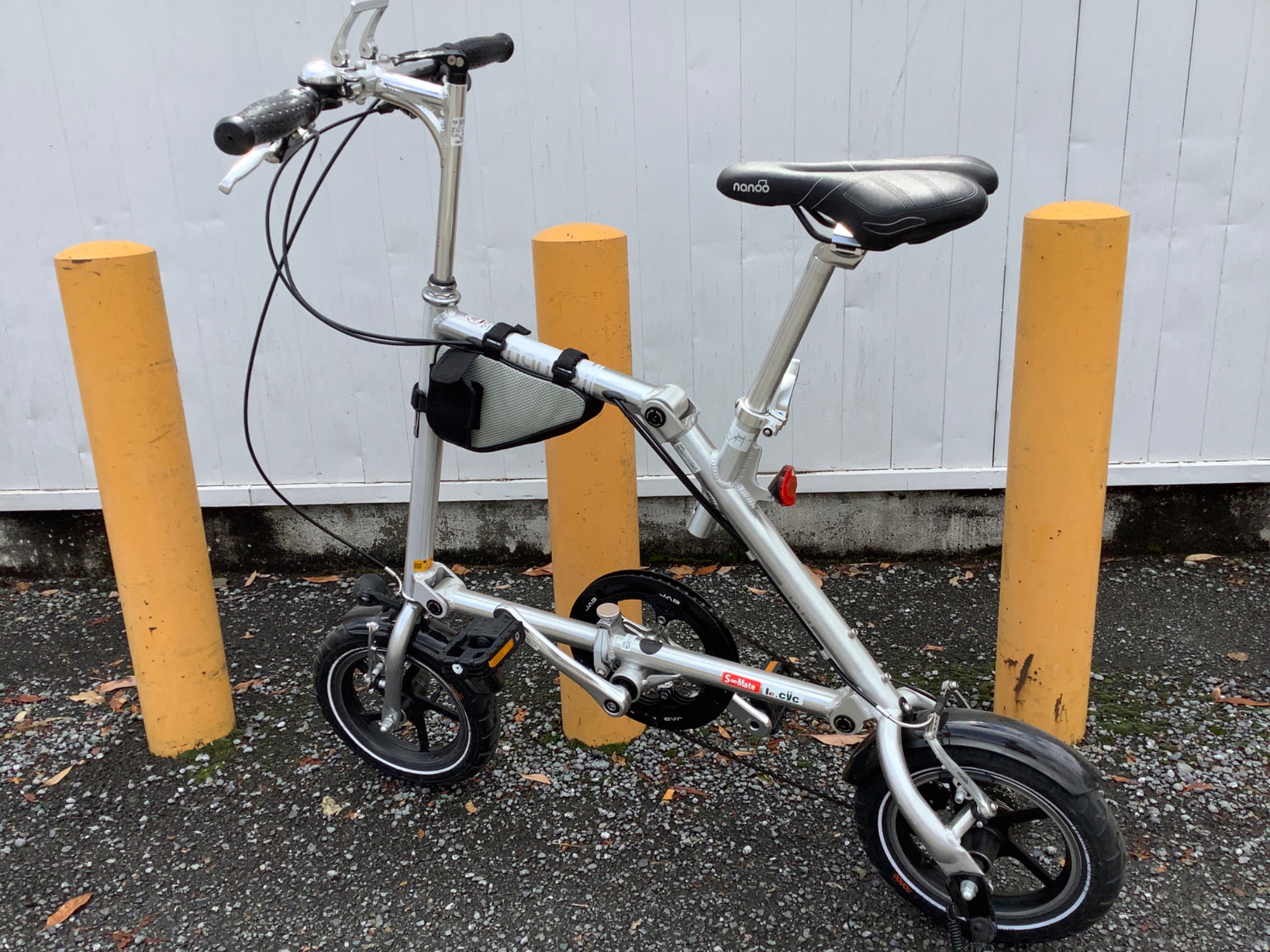 お出かけ先でも活躍！】NANOO（ナノ―）より 折り畳み自転車 シルバー