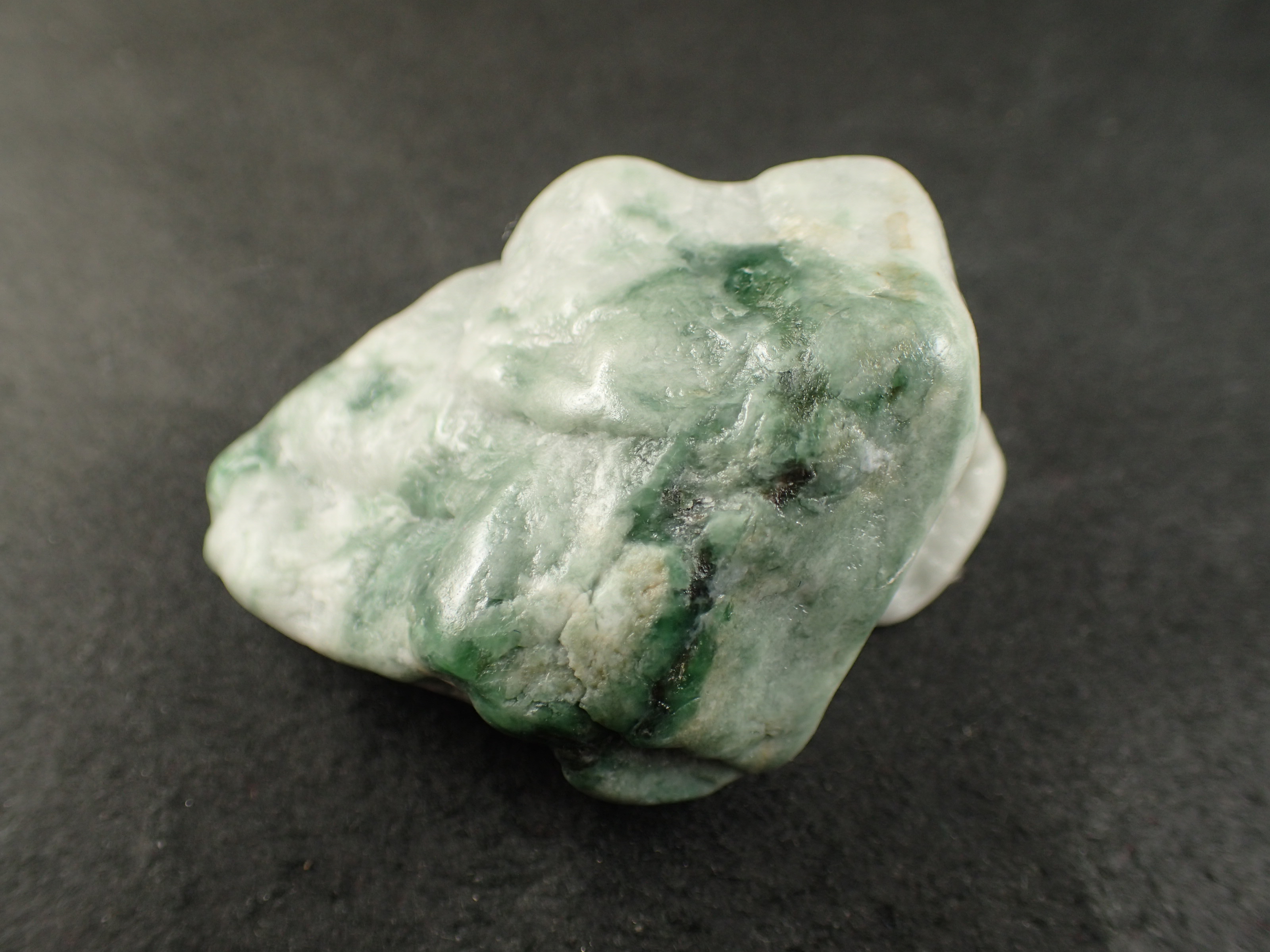 最高品質糸魚川翡翠(Jadeite from Niigata) 新潟県糸魚川市 産 ｜石の