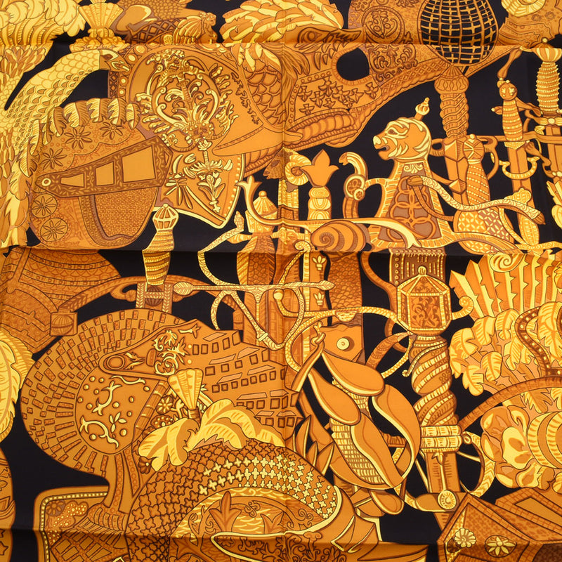 エルメス仮面柄 90×90cm 黒/ゴールド系 ユニセックス スカーフ HERMES