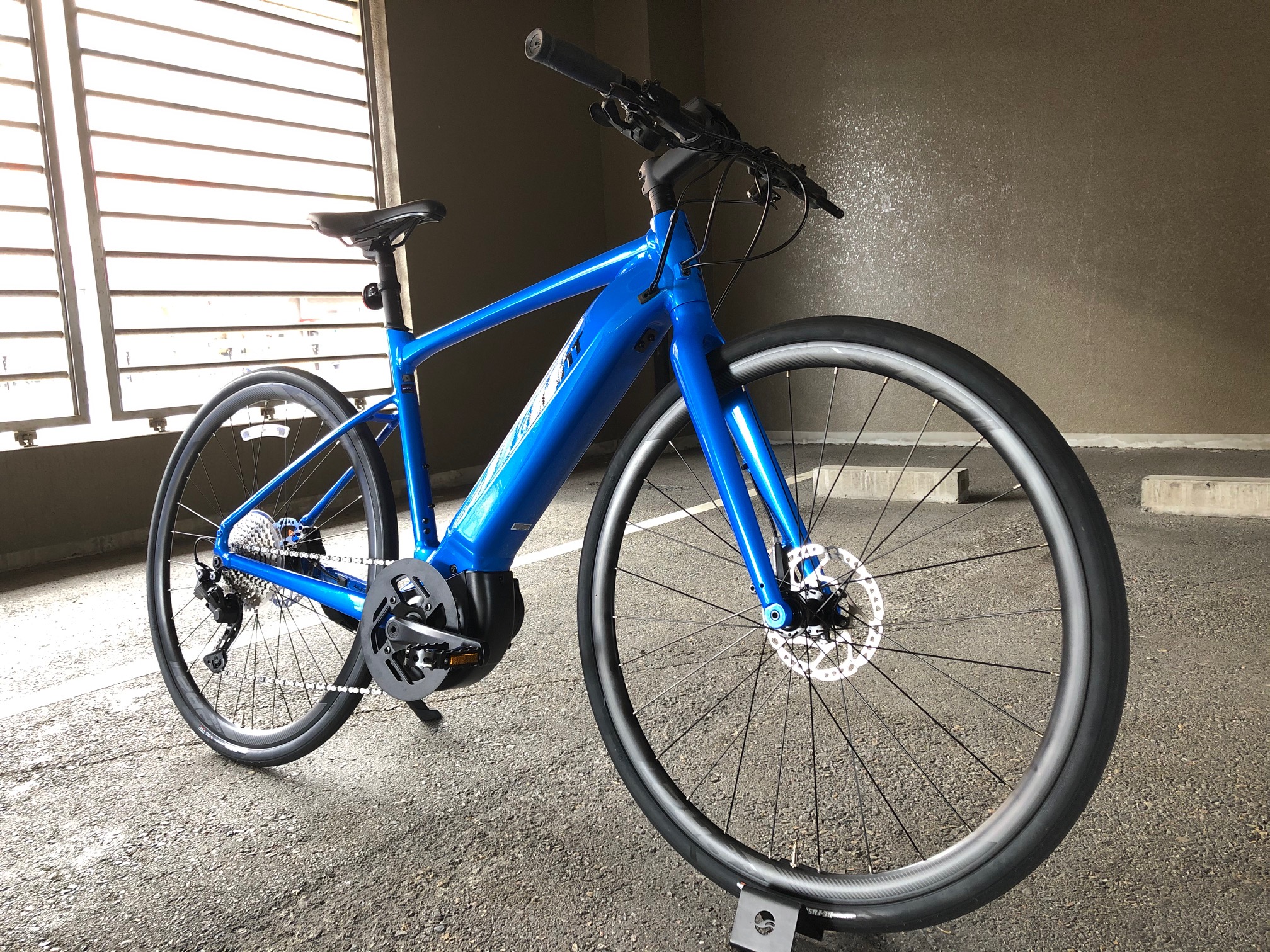 新たな通勤手段！Eバイク（FASTROAD E+/ESCAPE R E+など）をじっくり