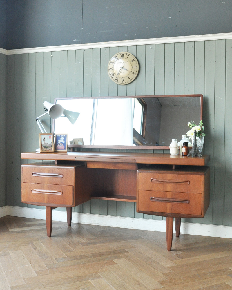 G-PLANのヴィンテージ家具、デスクにもおススメのフレスコシリーズの