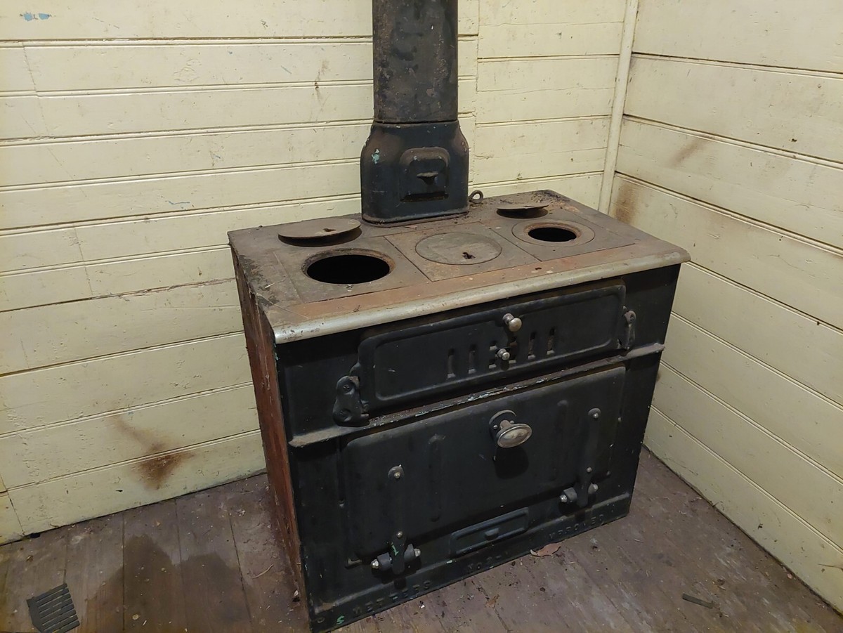 VINTAGE ANTIQUE CAST IRON WOOD FIRE STOVE | eBay