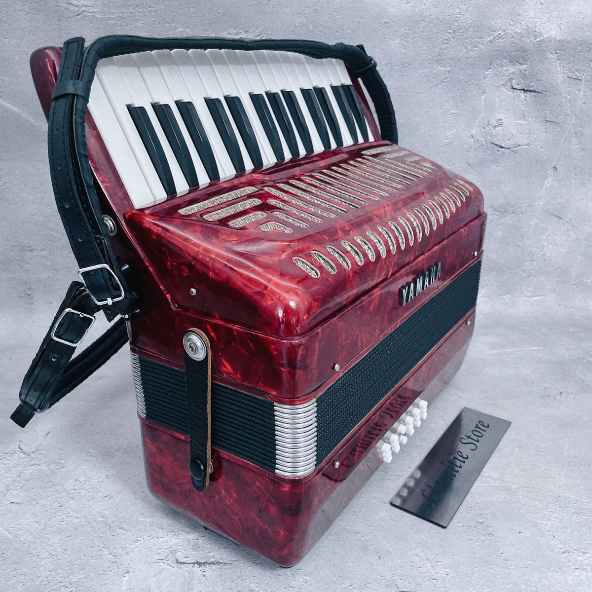 YAMAHA アコーディオン YA-18 30鍵盤 YAMAHA Accordion YA-18 Red 30