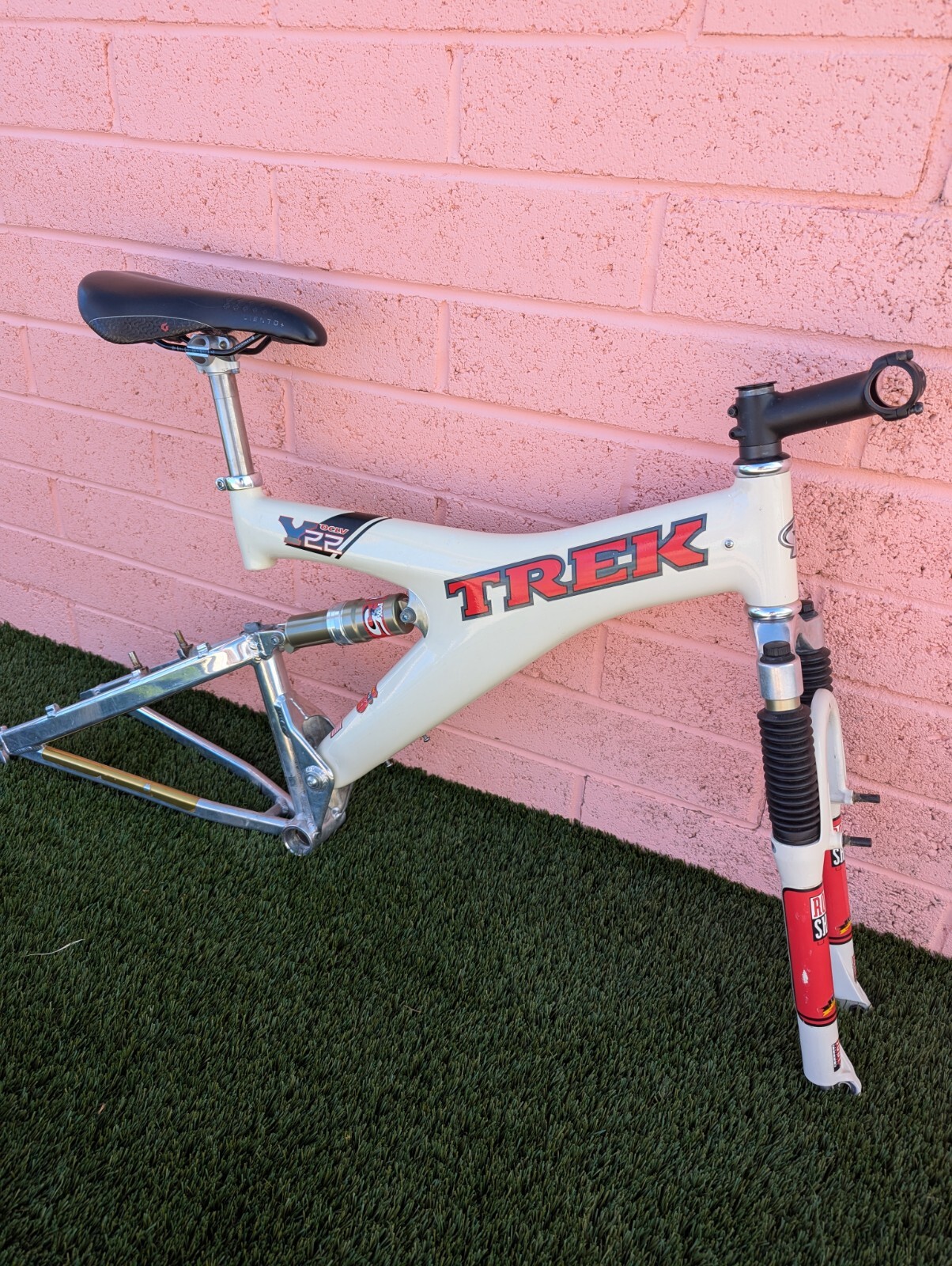 貴重品 最終改良型TREK Y22 OCLV カーボンフレーム トレック Y33