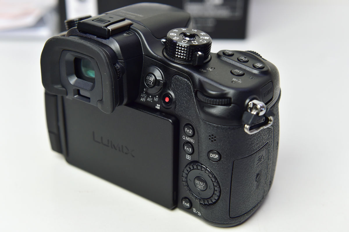 4K撮影に対応したPanasonicのミラーレス一眼「LUMIX GH4」はGH3の正統