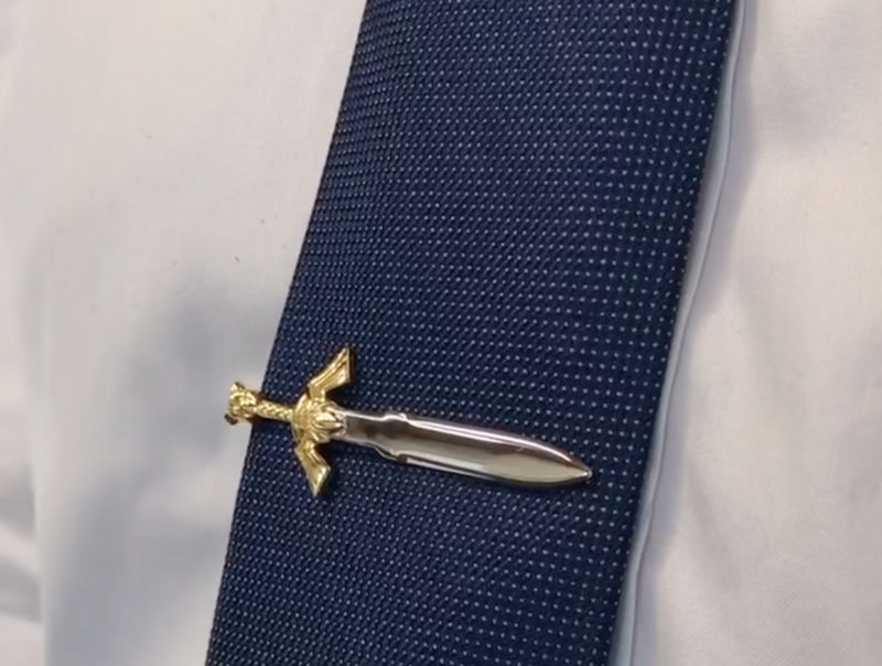 ゼルダの伝説」「指輪物語」「FF7」などゲーム・映画の「剣」に