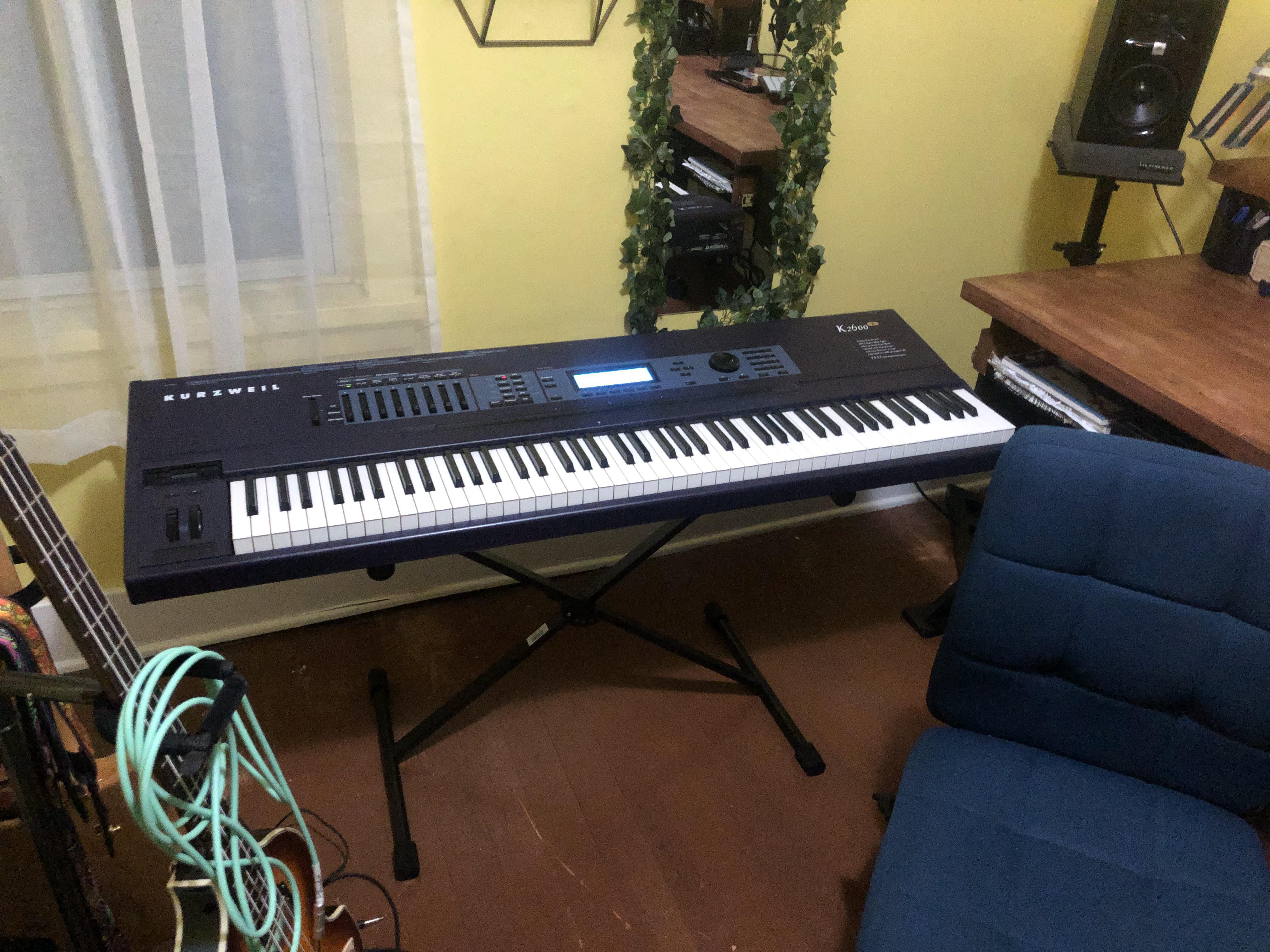 初めてのヴィンテージシンセ！Kurzweil K2600x 🖤 : r/synthesizers