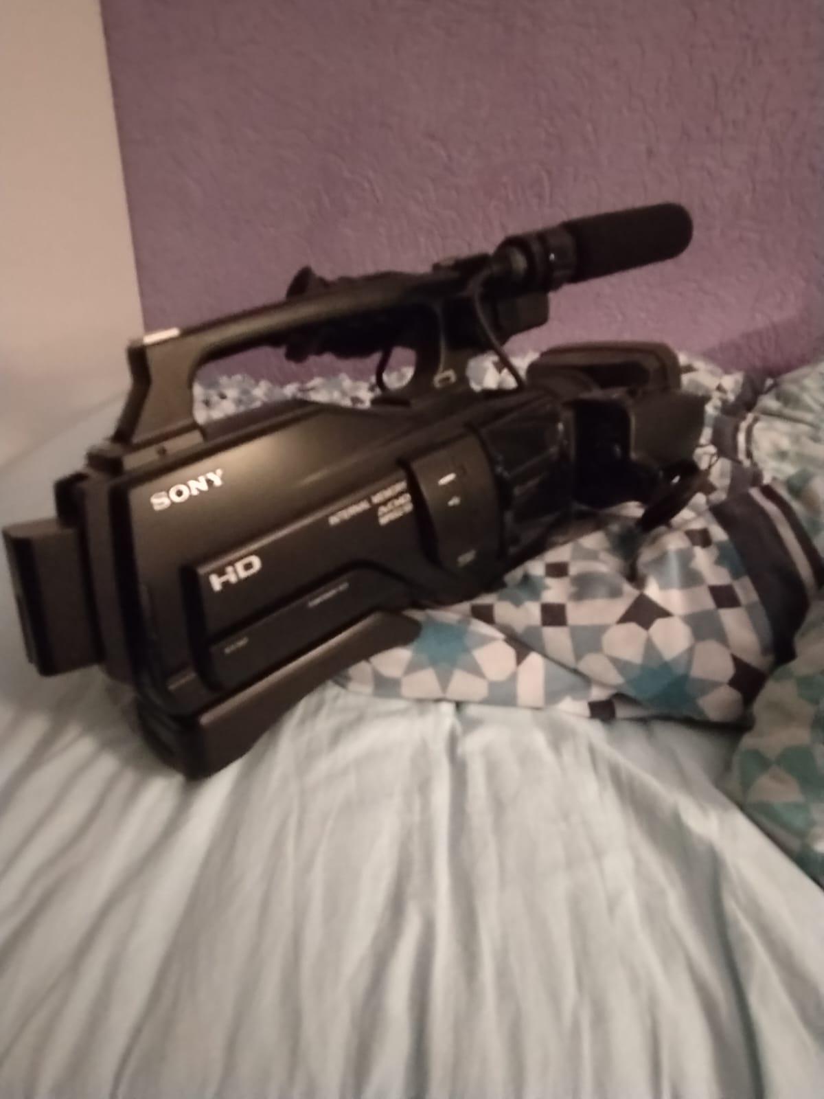 それで、学校が処分することになったから、HXR-MC2000を無料で手に入れ