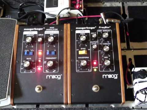 Moog Moogerfooger MF-107 FreqBox Guitar Demo - YouTube
