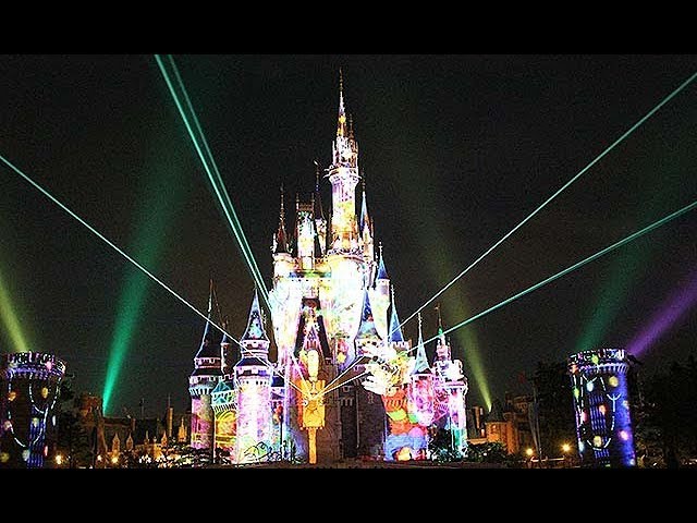 東京ディズニーランド、Xマスイベント公開＝シンデレラ城新映像ショー