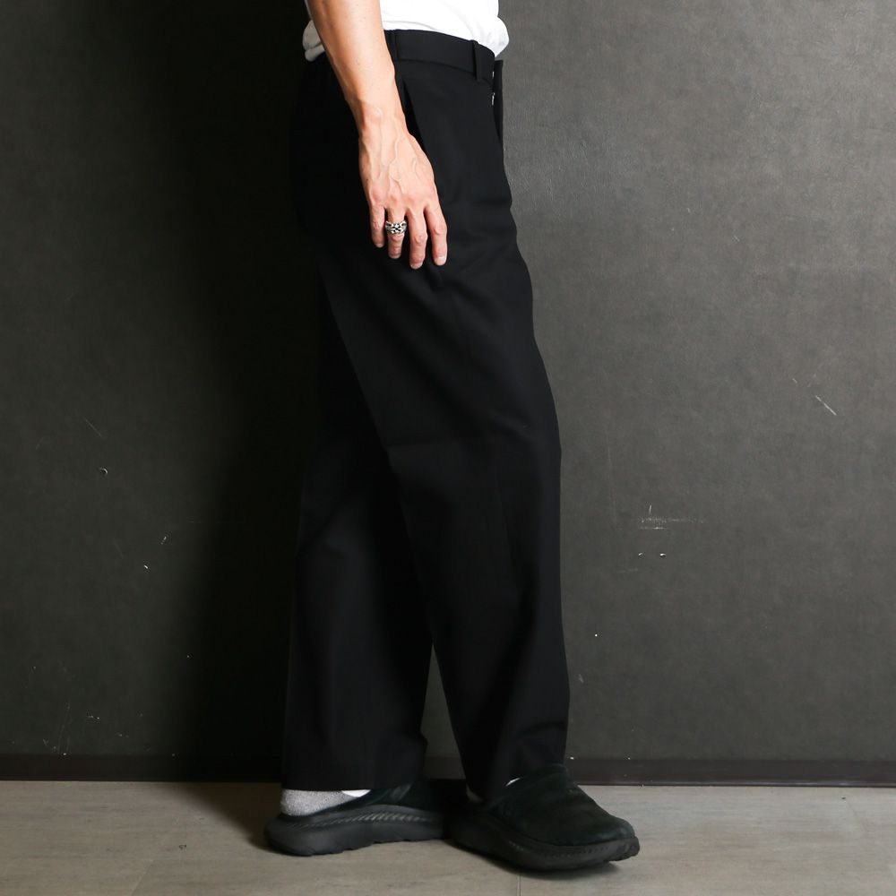 MARKAWARE - FLAT TAPERED TROUSERS - BLACK / オーガニックコットン