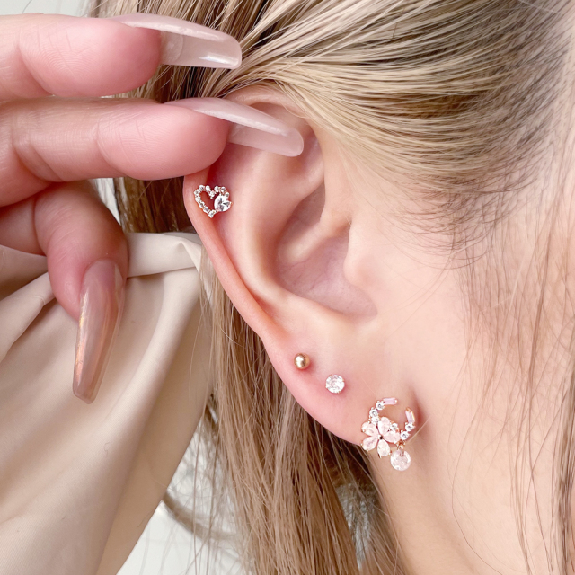 14G 16G ］耳元できらりと輝く ハート型 CZが コーデのポイントに