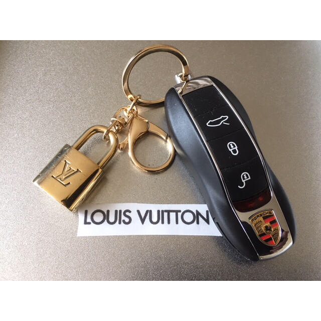 LOUIS VUITTON - ルイヴィトン 南京錠 鍵付き 車のキーホルダーや