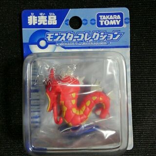 赤いギャラドス モンコレ 非売品 赤いギャラドスモンコレ非売品