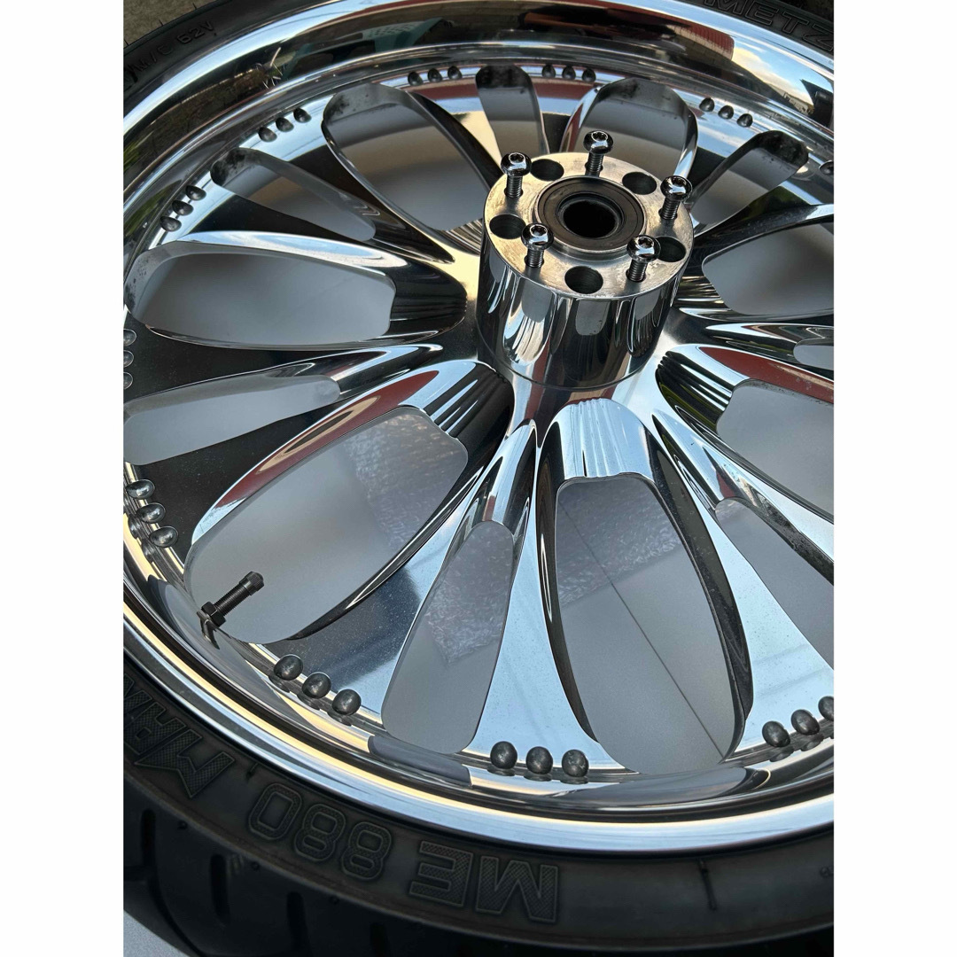 パフォーマンスマシン21インチホイール Fフェンダー付きディスク