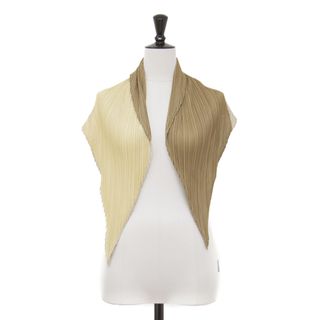 PLEATS PLEASE ISSEY MIYAKE（バンダナ/スカーフ）のフリマアイテム一覧