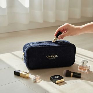 CHANEL - CHANEL 2025年ホリデー期間限定ノベルティポーチ 紺✕金