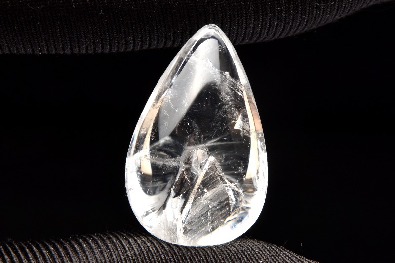 1点物】希少クラスター入り！ クォーツインクォーツ(貫入水晶