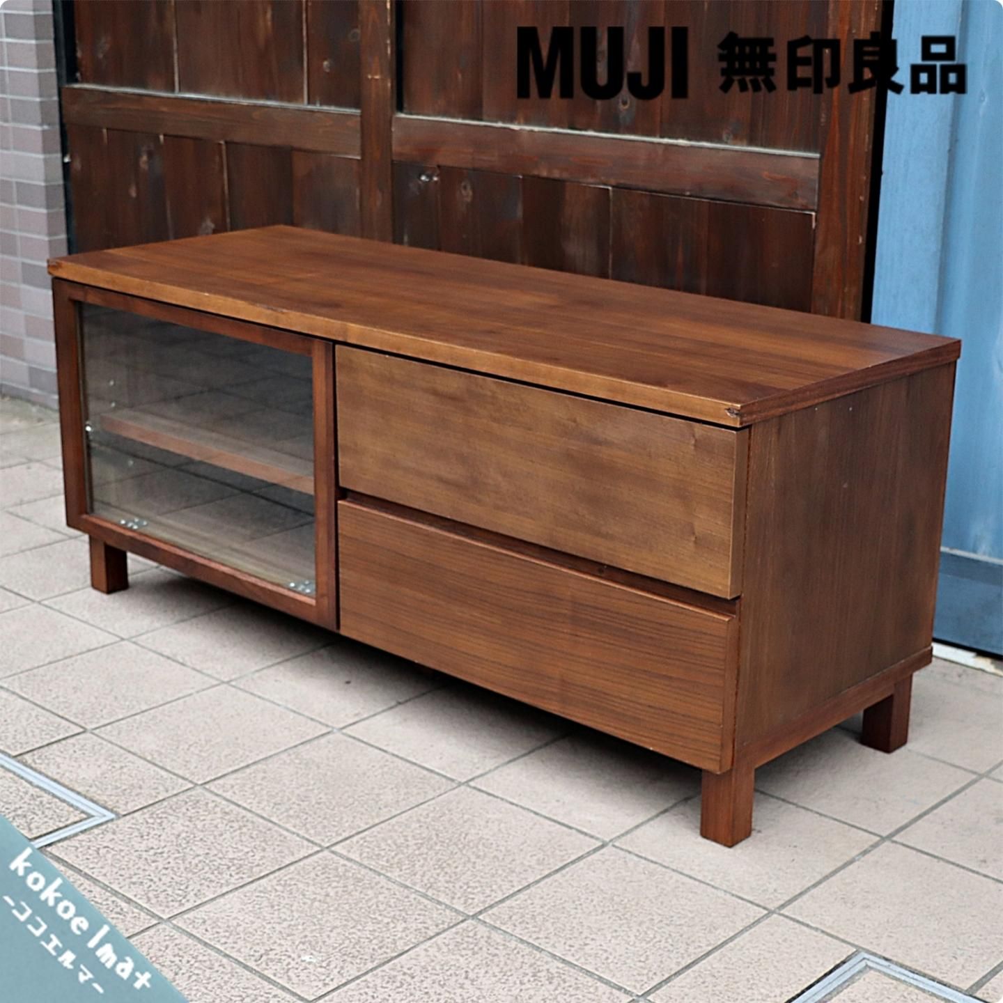 無印良品(MUJI)のウォールナット材 AVラック。シンプルなTVボードは