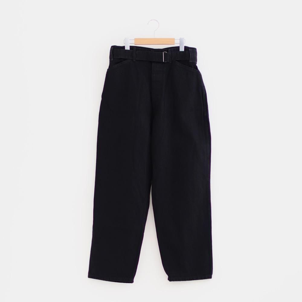 Comoli | ブラックデニム ベルテッドパンツ Black