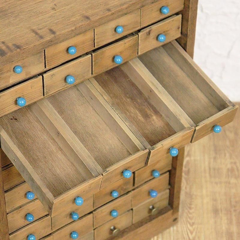 40杯の薬箪笥 - 昭和初期の日本製アンティークインテリア