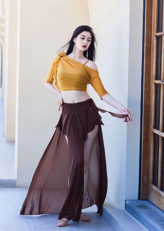 レッスンウエア ハーフオフショルダートップス＆スカートバイカラー