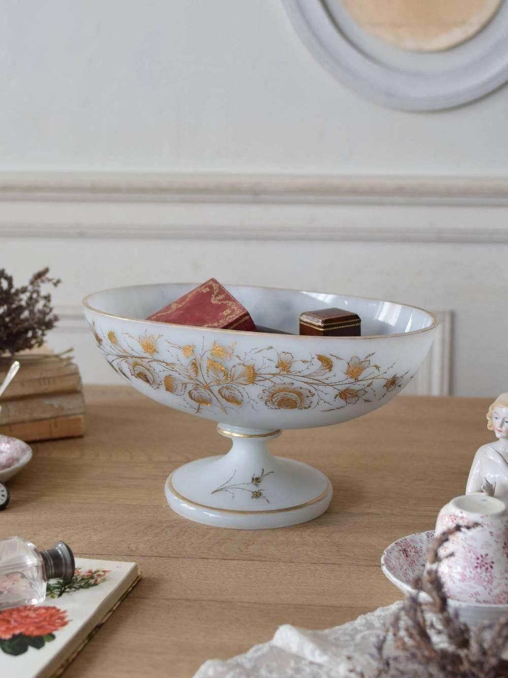 ガラスコンポート.金彩 ミルクガラス フランス ヴィンテージ 卓上